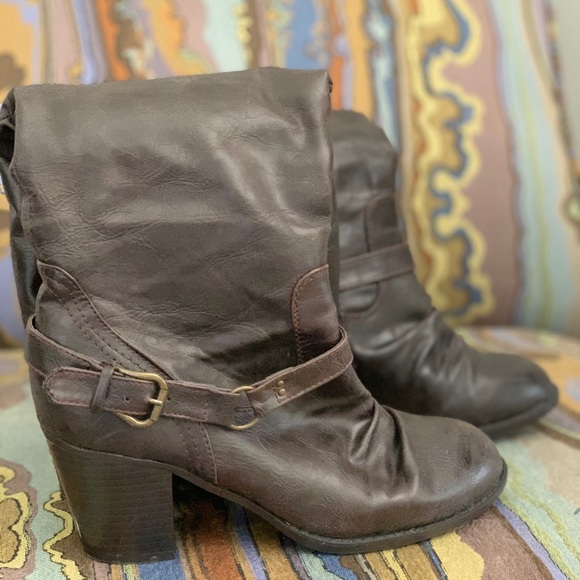 Boots - Picture 3 of 6